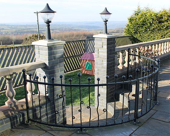 Bespoke metal gates and fencing project 10