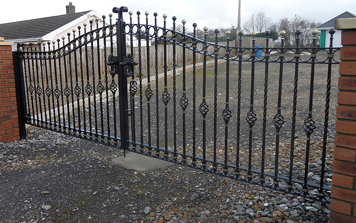 Bespoke metal gates and fencing project 5